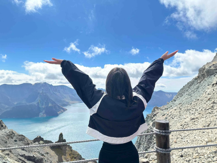 旅行团购达人玩法，10W+素材一键操作，只需要一部手机就能月入过万！网赚项目-副业赚钱-互联网创业-资源整合西狂乐